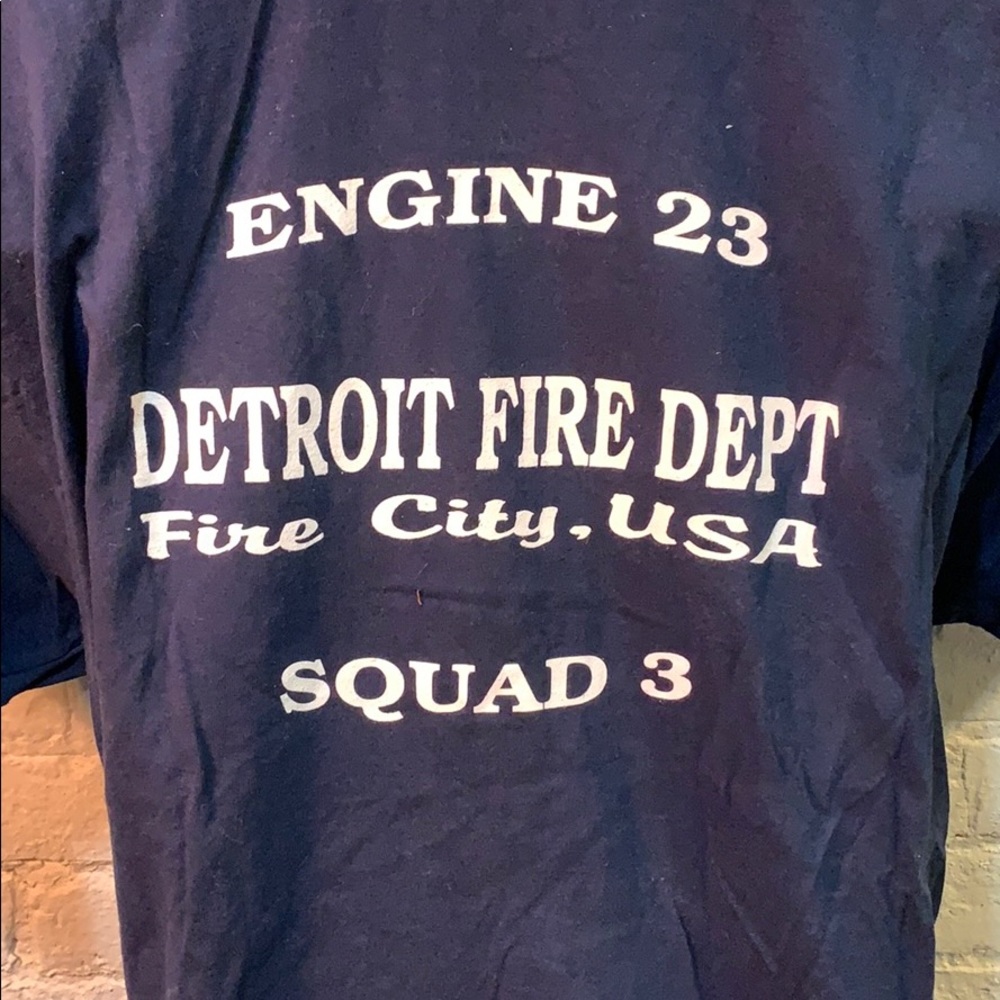 Detroit fire TShirt - Picture 4 of 5